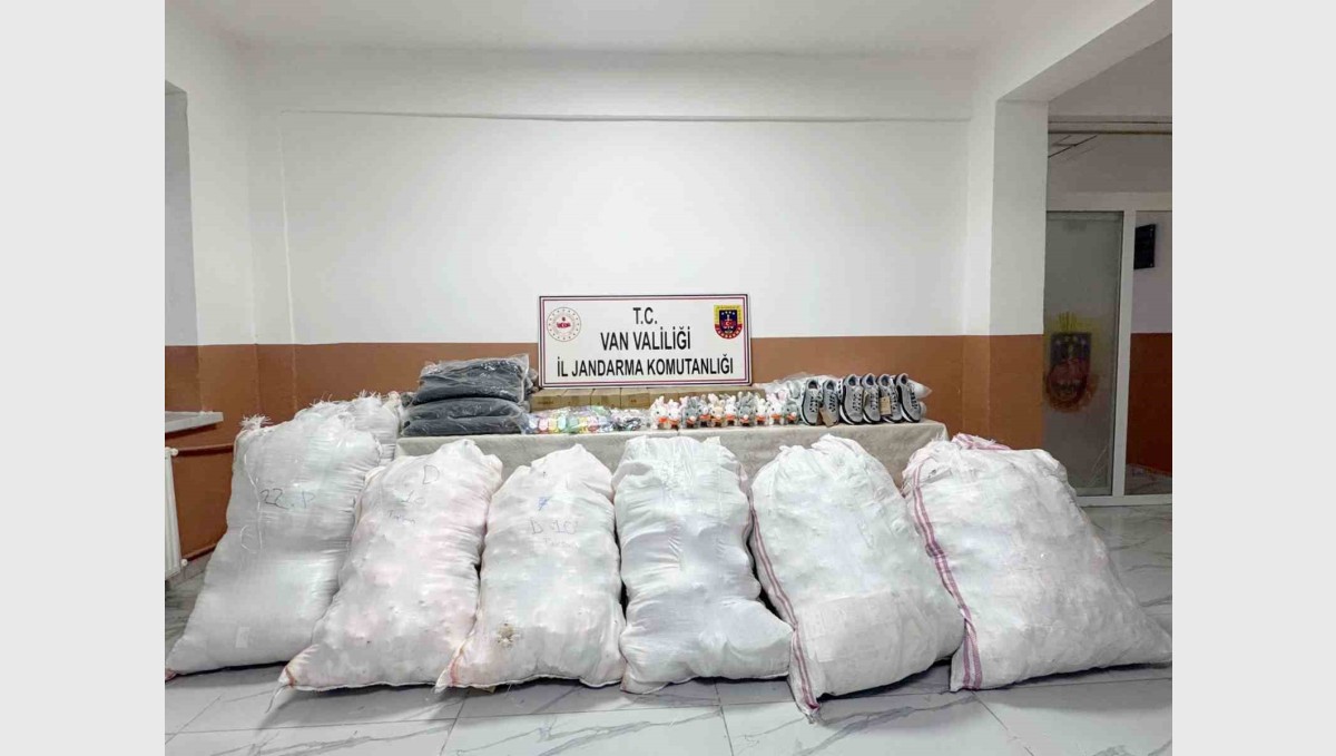 Başkale'de 4 milyon 163 bin TL değerinde kaçak malzeme ele geçirildi