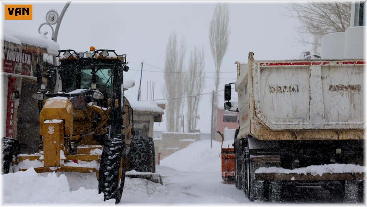 Başkale'de 49 yerleşim yerinin yolu ulaşıma kapandı