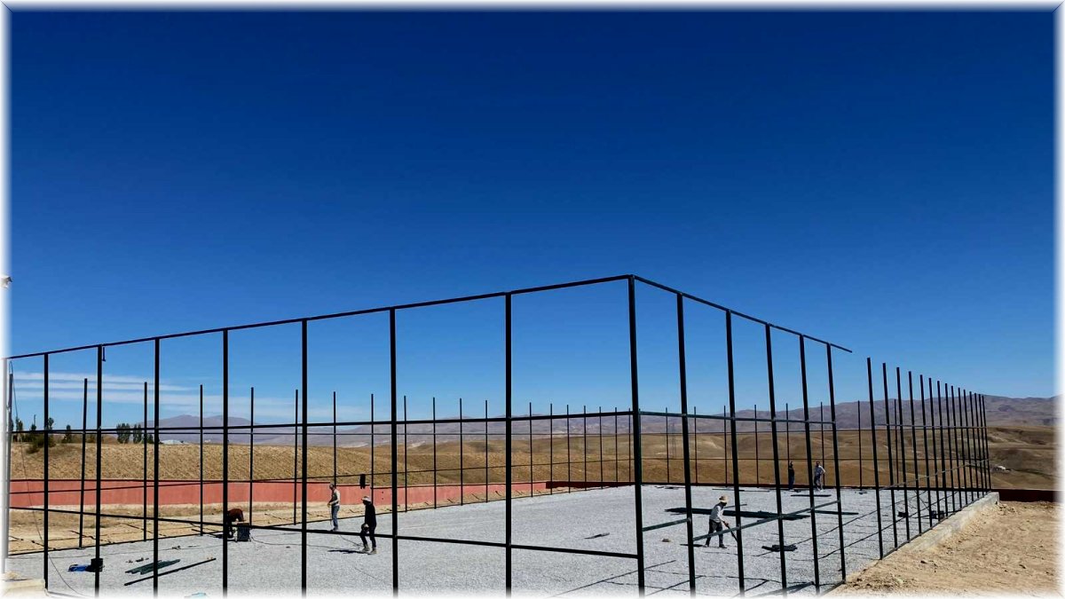 Başkale'de 5 semt sahası yapılıyor