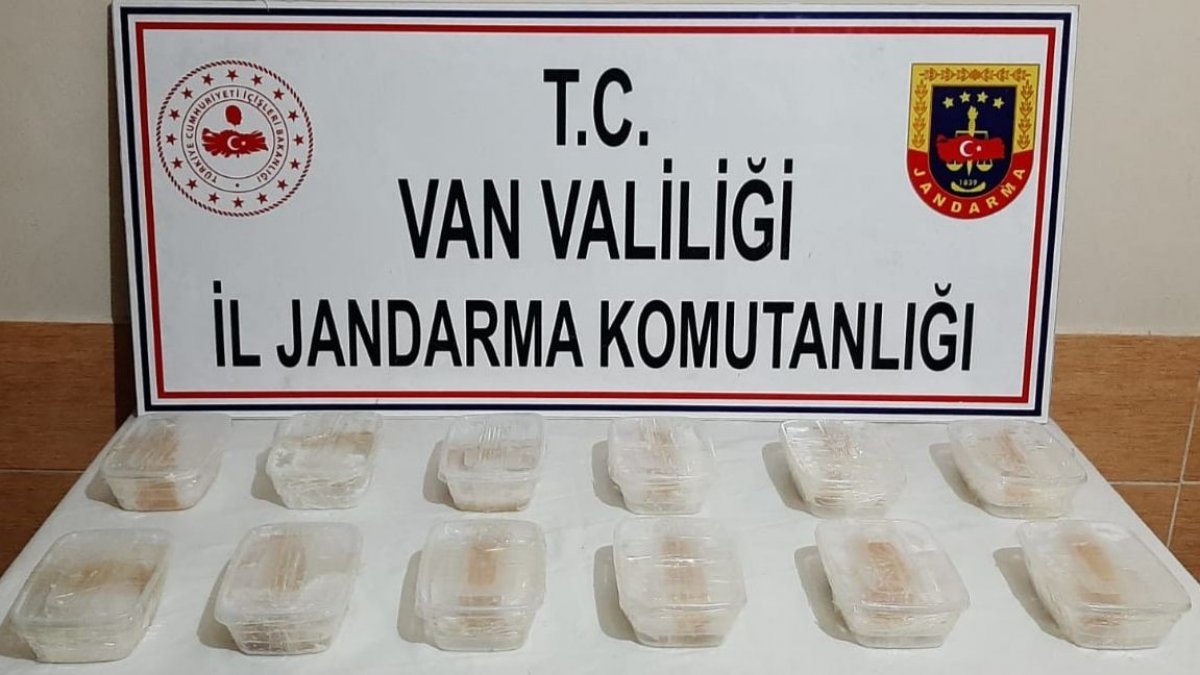 Başkale'de 6 kilo 427 gram metamfetamin ele geçirildi