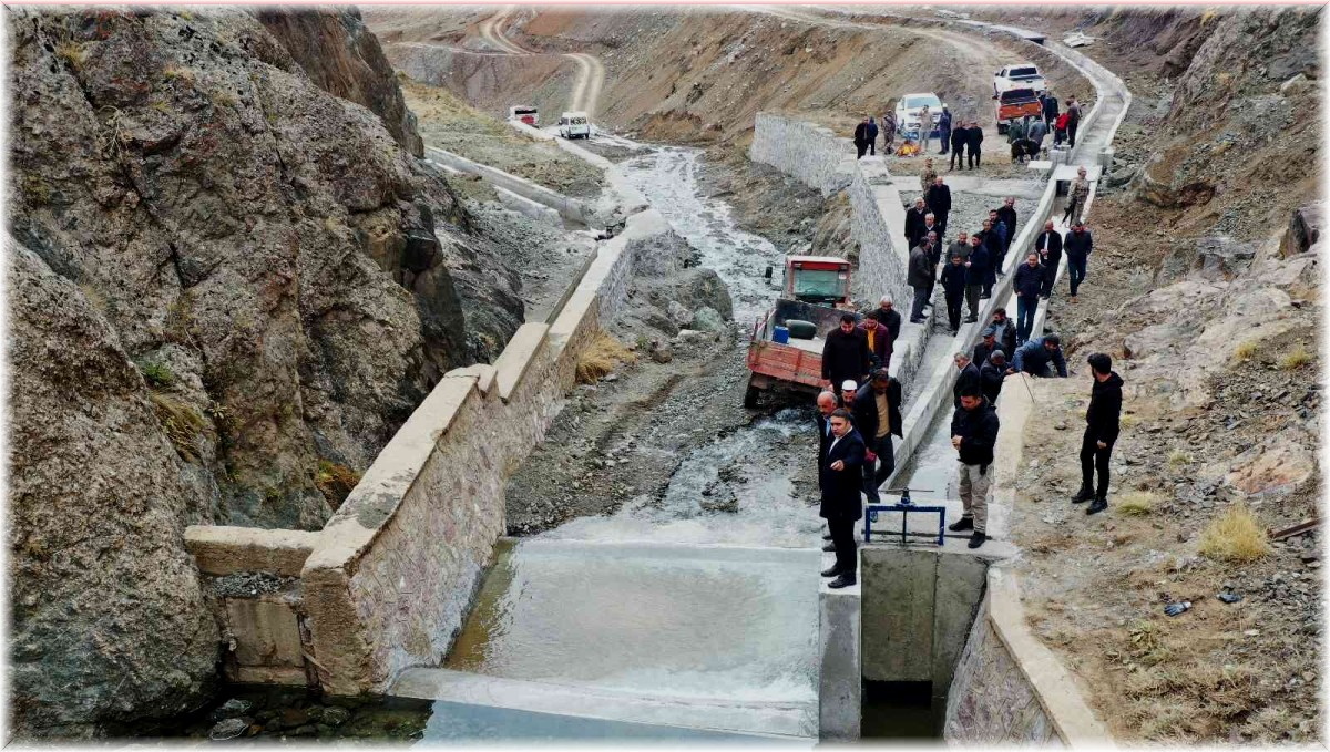 Başkale'de 6 mahalle arazi suyuna kavuştu