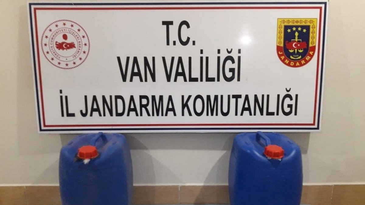 Başkale'de 66 litre asetik anhidrit ele geçirildi