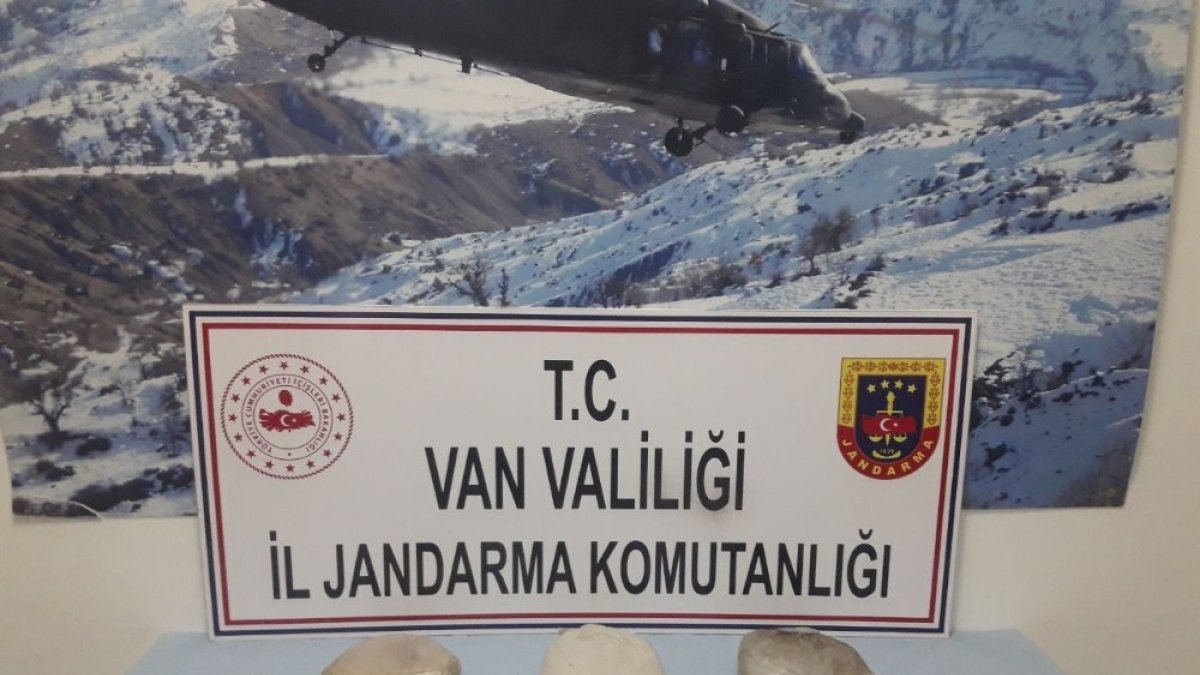 Başkale'de 7 kilo 673 gram eroin ele geçirildi