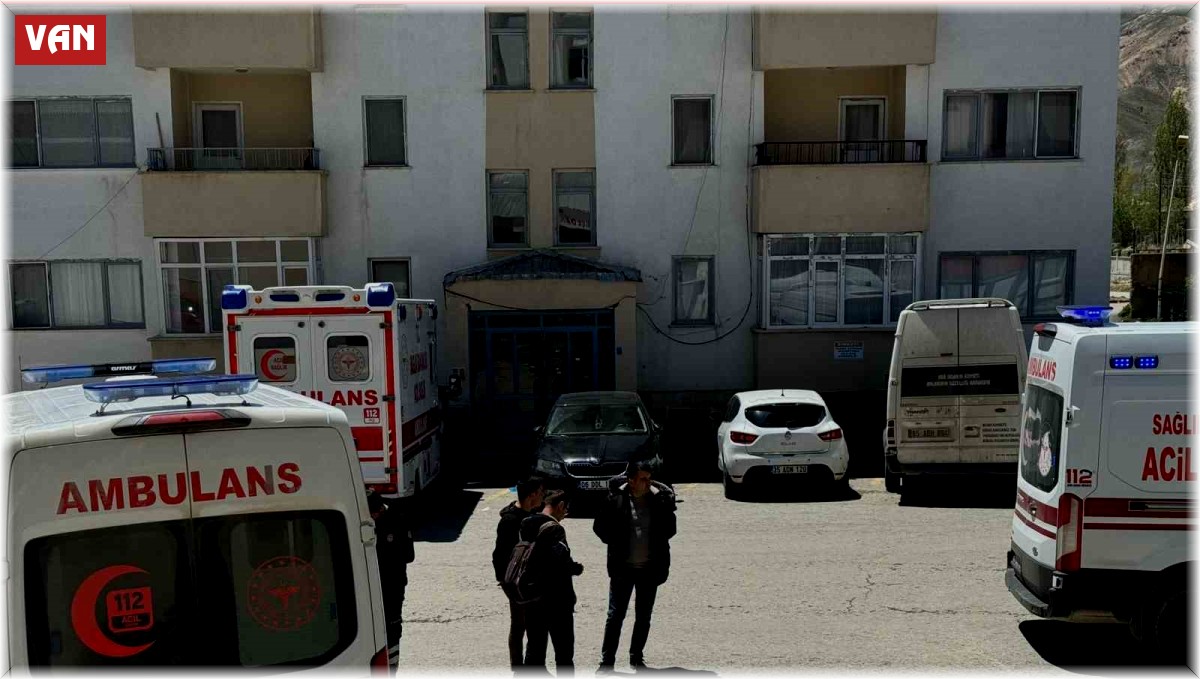 Başkale'de askeri araç kaza yaptı: 11 yaralı