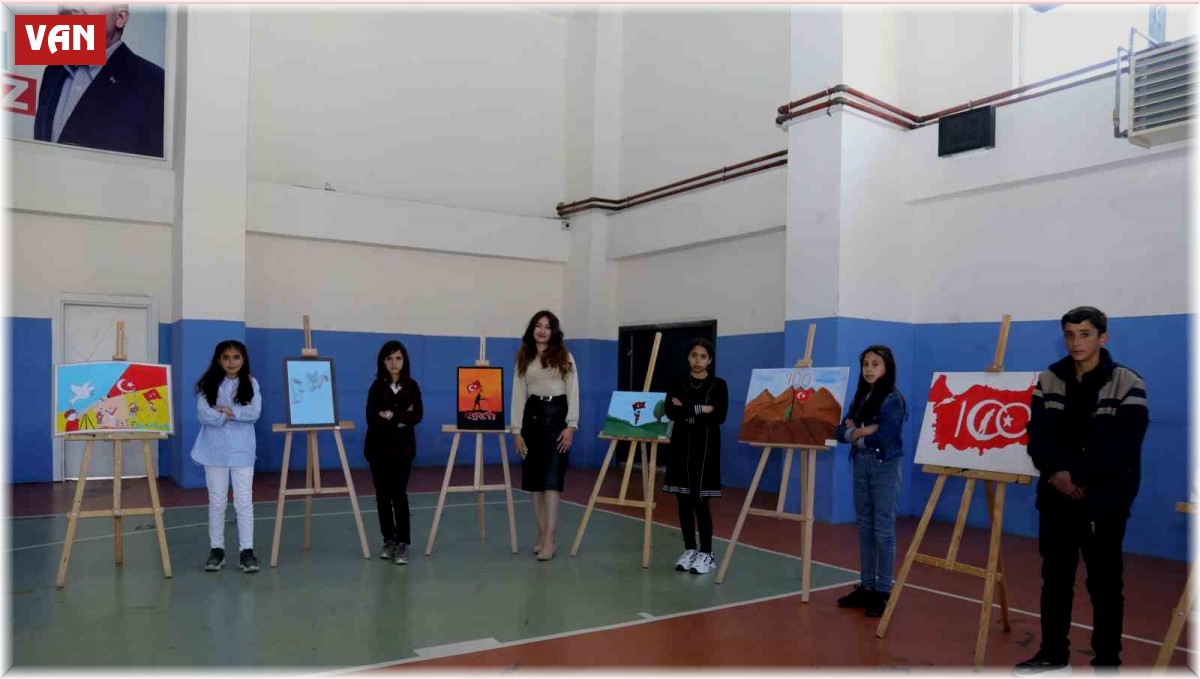 Başkale'de 'Cumhuriyet'in 100. Yılı Resim Sergisi' açıldı