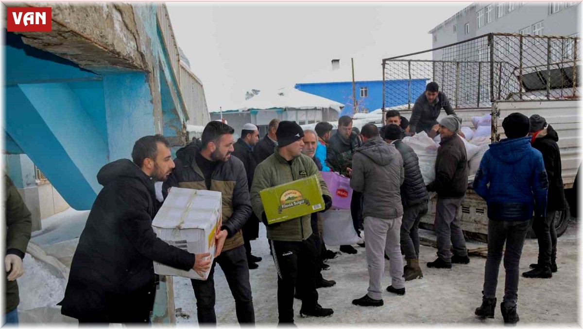 Başkale'de deprem bölgeleri için yardım seferberliği devam ediyor