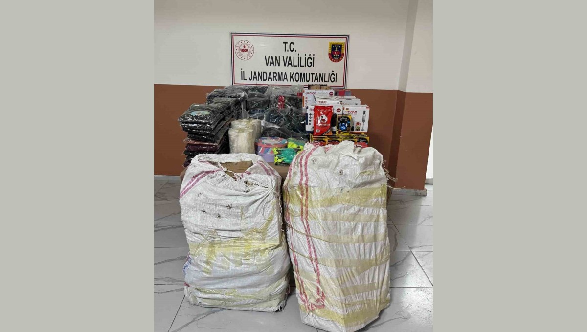 Başkale'de gümrük kaçağı malzeme ele geçirildi