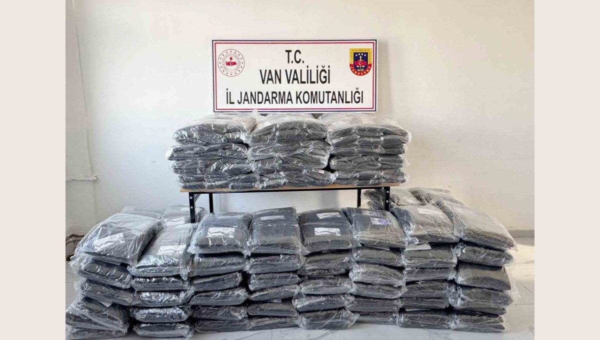 Başkale'de gümrük kaçağı malzemeler ele geçirildi