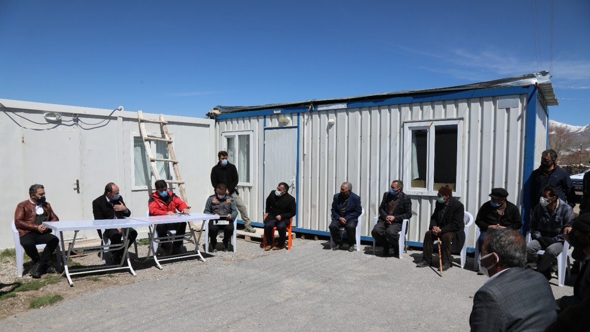 Başkale'de kalıcı konut yapım çalışması