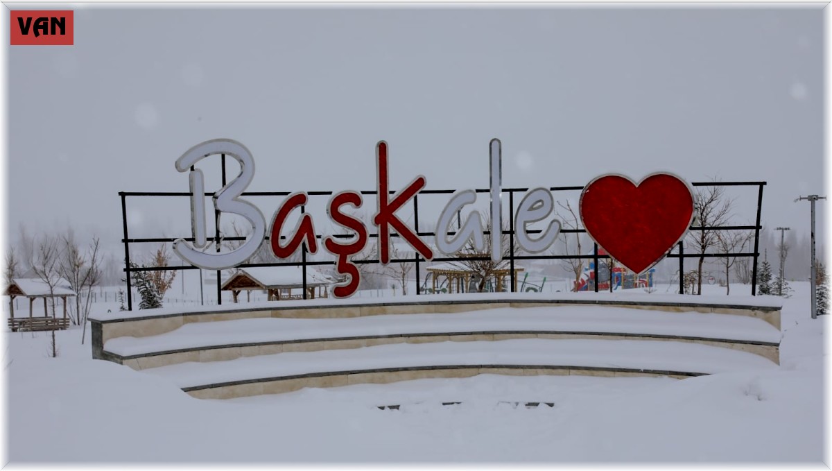 Başkale'de kartpostallık görüntüler