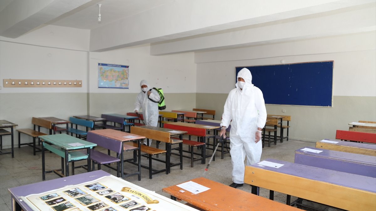 Başkale'de LGS'nin yapılacağı okullar dezenfekte edildi