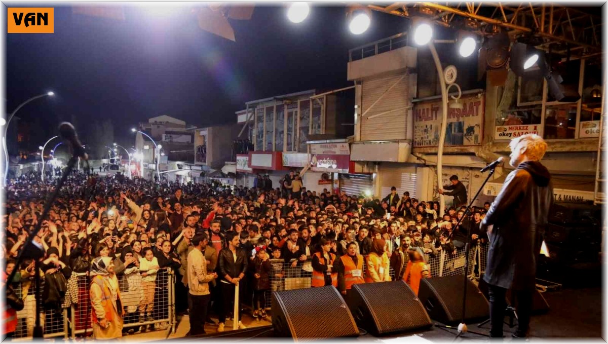 Başkale'de 'Manuş Baba' coşkusu