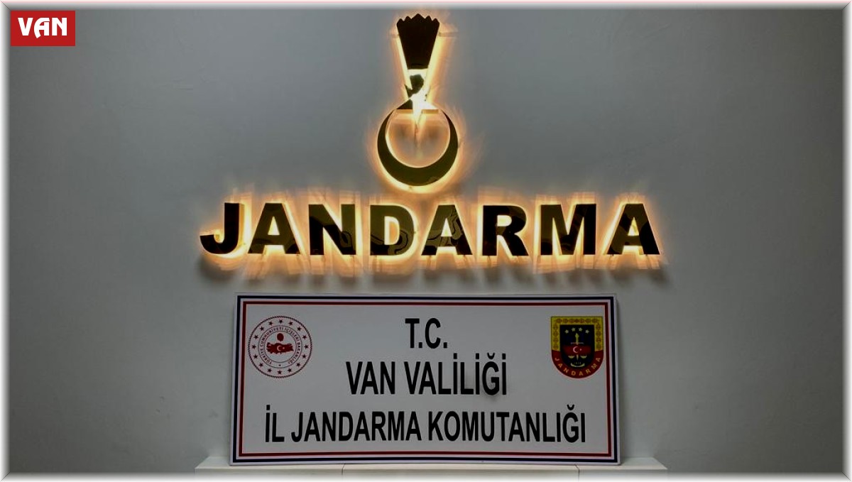 Başkale'de menfeze gizlenmiş 9 kilo 317 gram toz esrar ele geçirildi