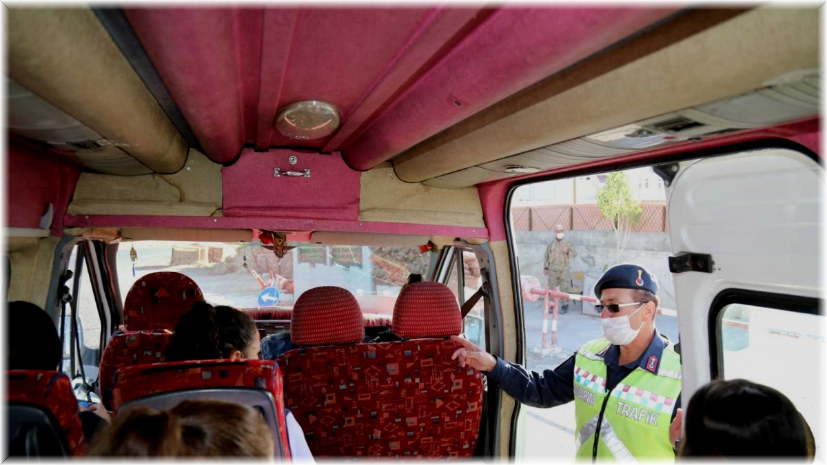 Başkale'de okul servisleri denetlendi