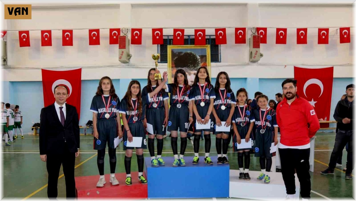 Başkale'de 'Ortaokullar Arası Futsal Turnuvası' tamamlandı