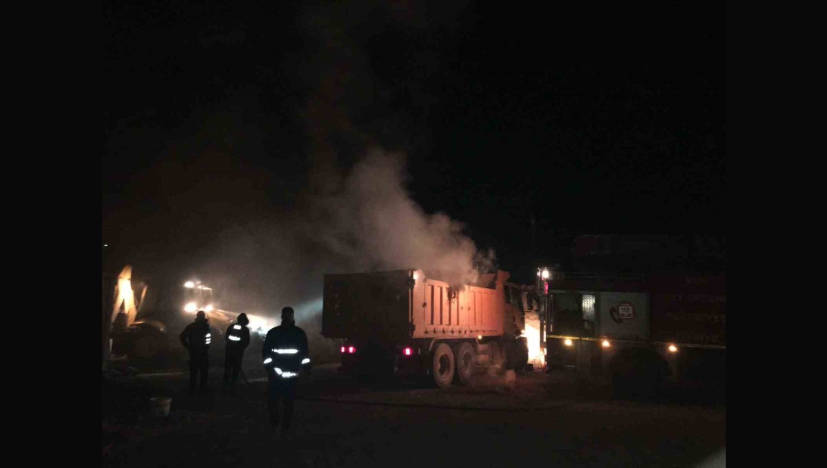 Başkale'de samanlıkta korkutan yangın