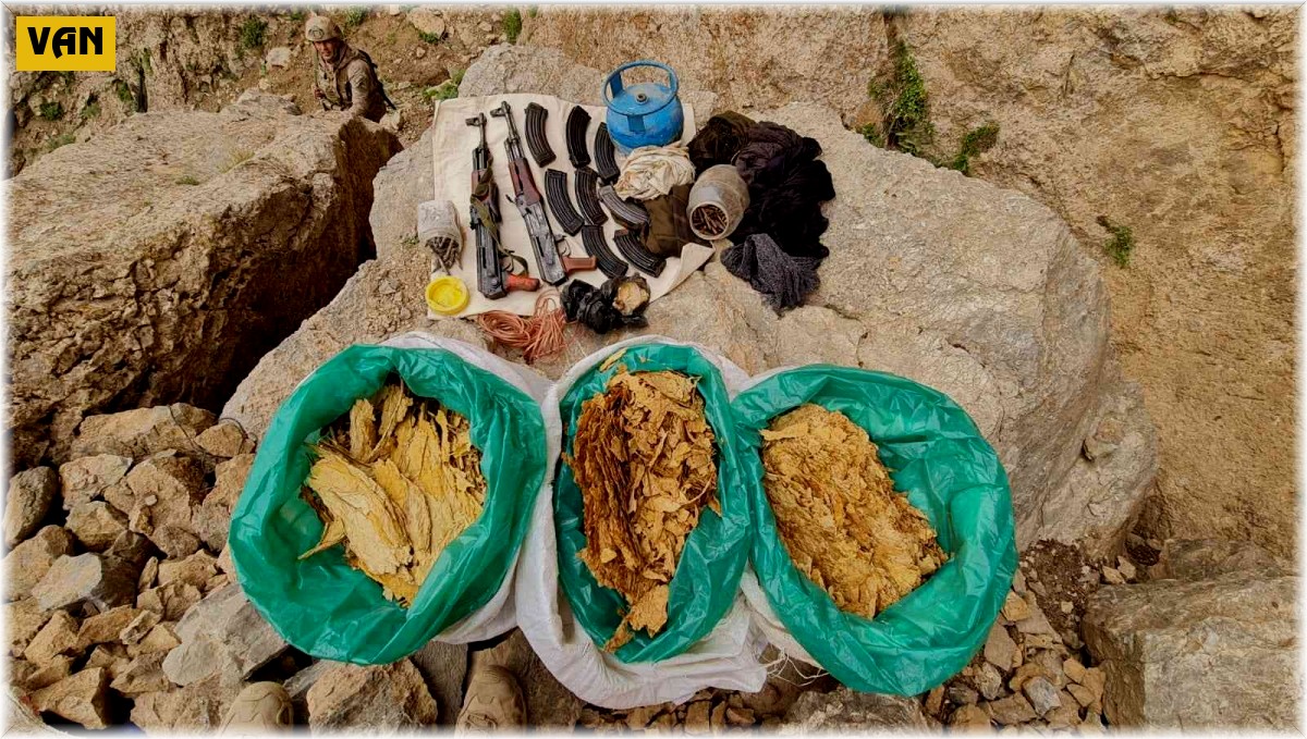 Başkale'de silah, mühimmat ve patlayıcı ele geçirildi