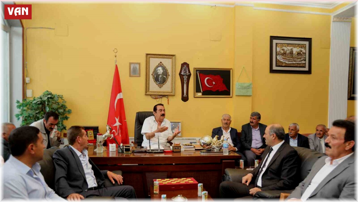 Başkale'deki aşiretler düğünlerde zarf usulüne geçerken, taziyelerin 2 gün yapılması kararı aldı