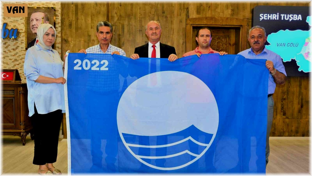 Başkan Akman 5. kez hak edilen 'mavi bayrağı' teslim aldı