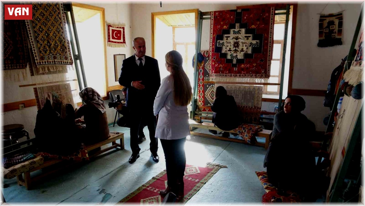 Başkan Akman'dan kilim ve halı dokuma kursuna ziyaret