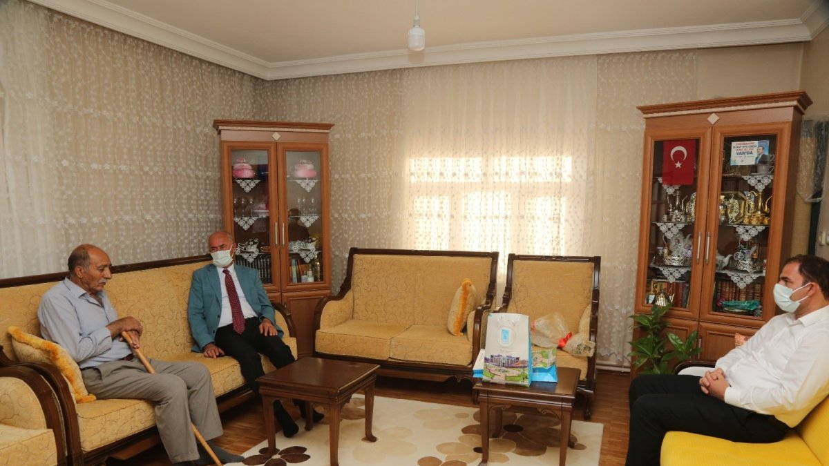 Başkan Akman'dan şehit ailelerine ziyaret