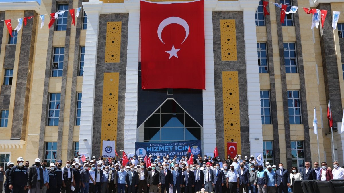 Başkan Akman: "İşçi, alın teri kurumadan hakkını alması gerekir"