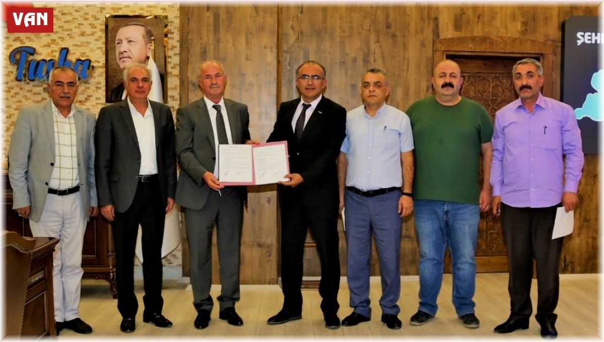 Başkan Akman işçinin yüzünü güldürdü