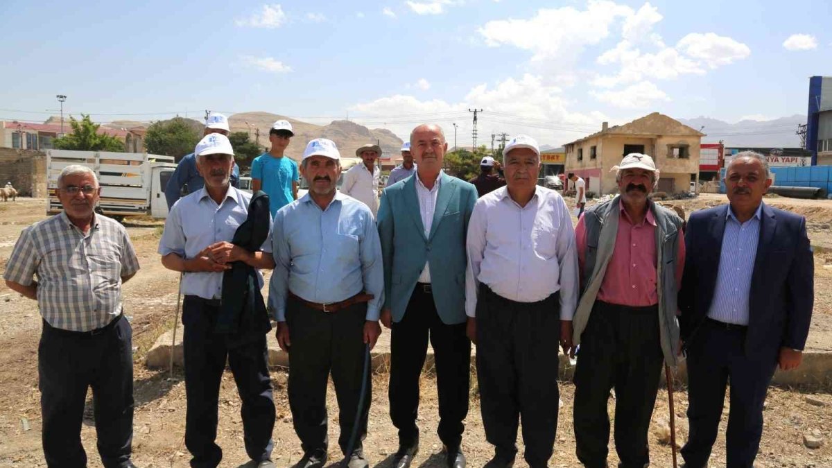 Başkan Akman, kurban satış noktalarını ziyaret etti