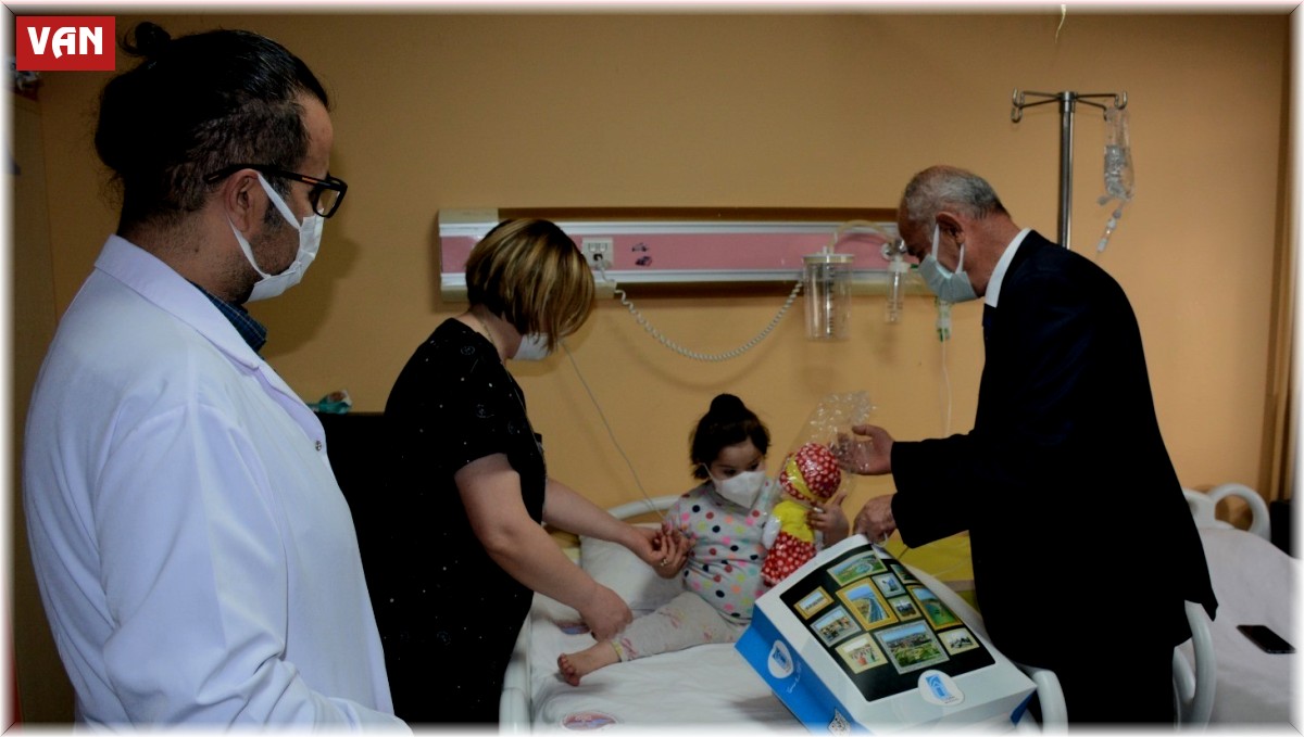 Başkan Akman lösemili çocukları unutmadı