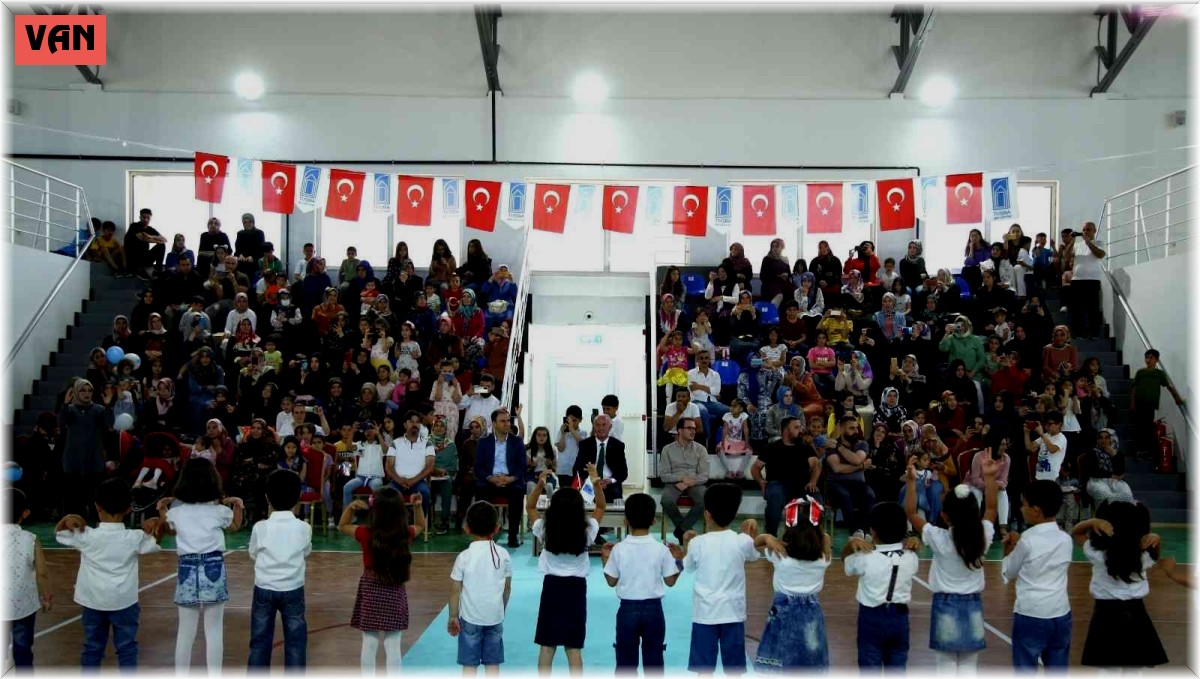 Başkan Akman miniklerin karne sevincine ortak oldu