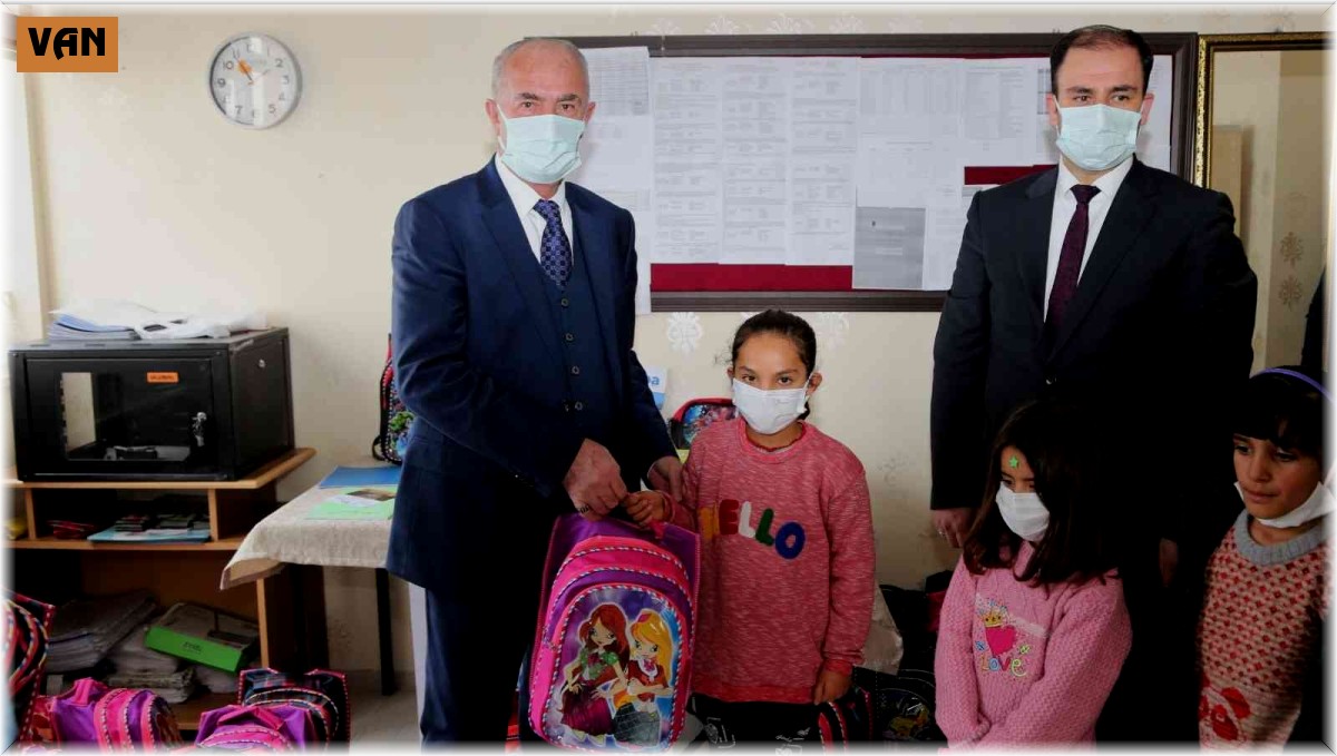 Başkan Akman öğrencileri sevindirdi