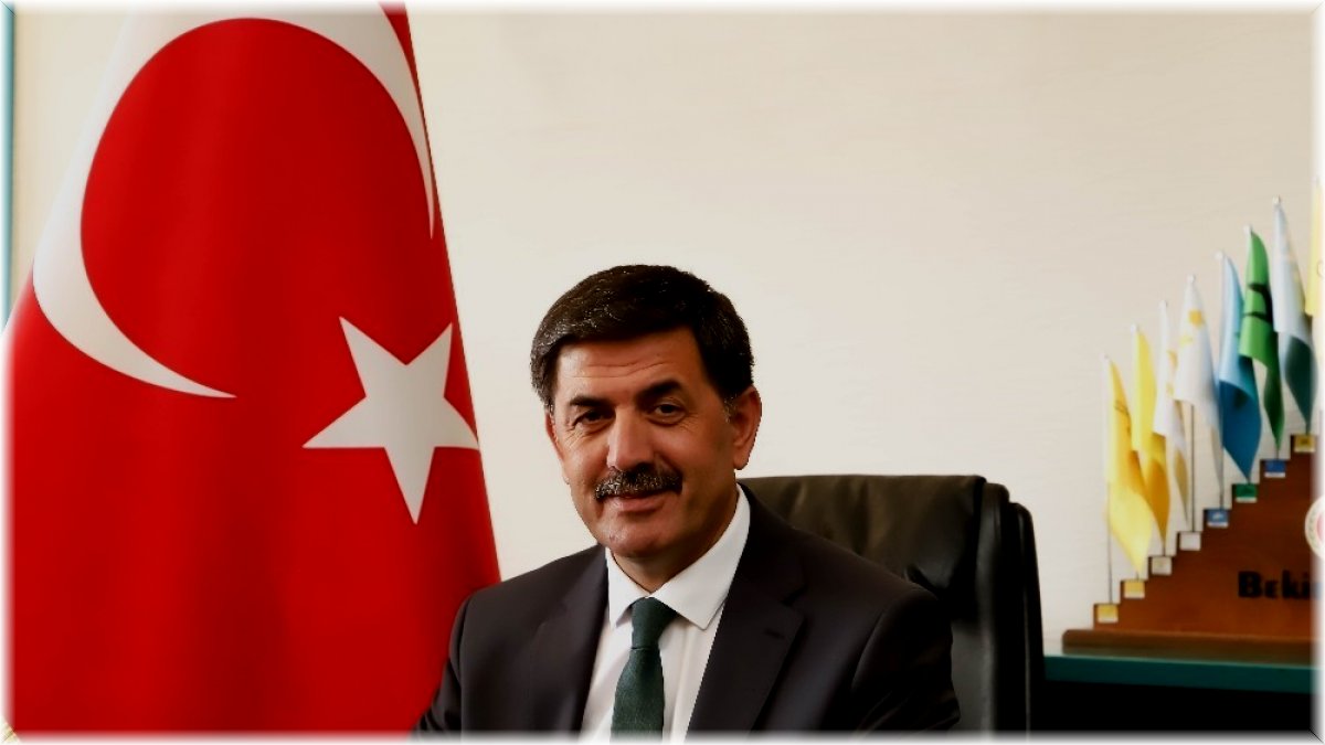 Başkan Aksun: "İtfaiye çalışanları, insanları ve diğer tüm canlıları, başta yangın felaketi olmak üzere, deprem, sel gibi birçok doğal afete karşı koruyup onlara siper olmaktadır"