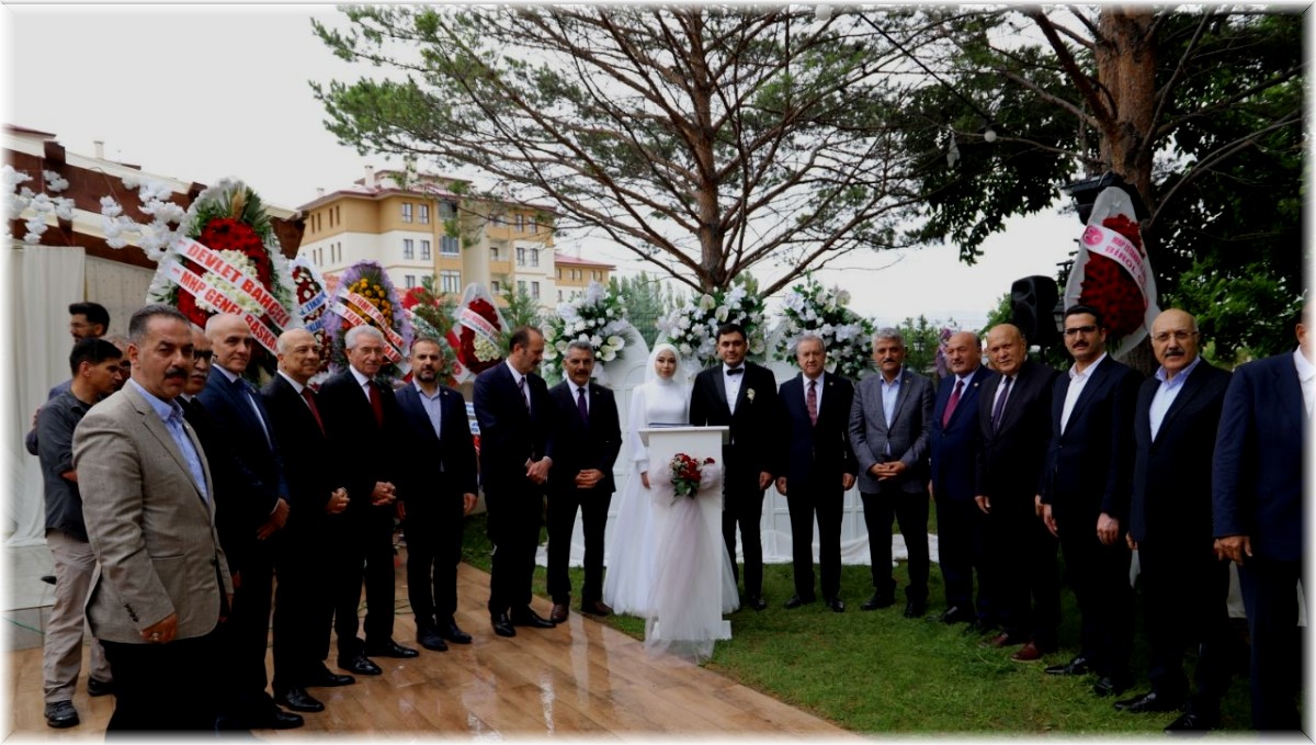 Başkan Aksun oğlunun nikâhını kıydı