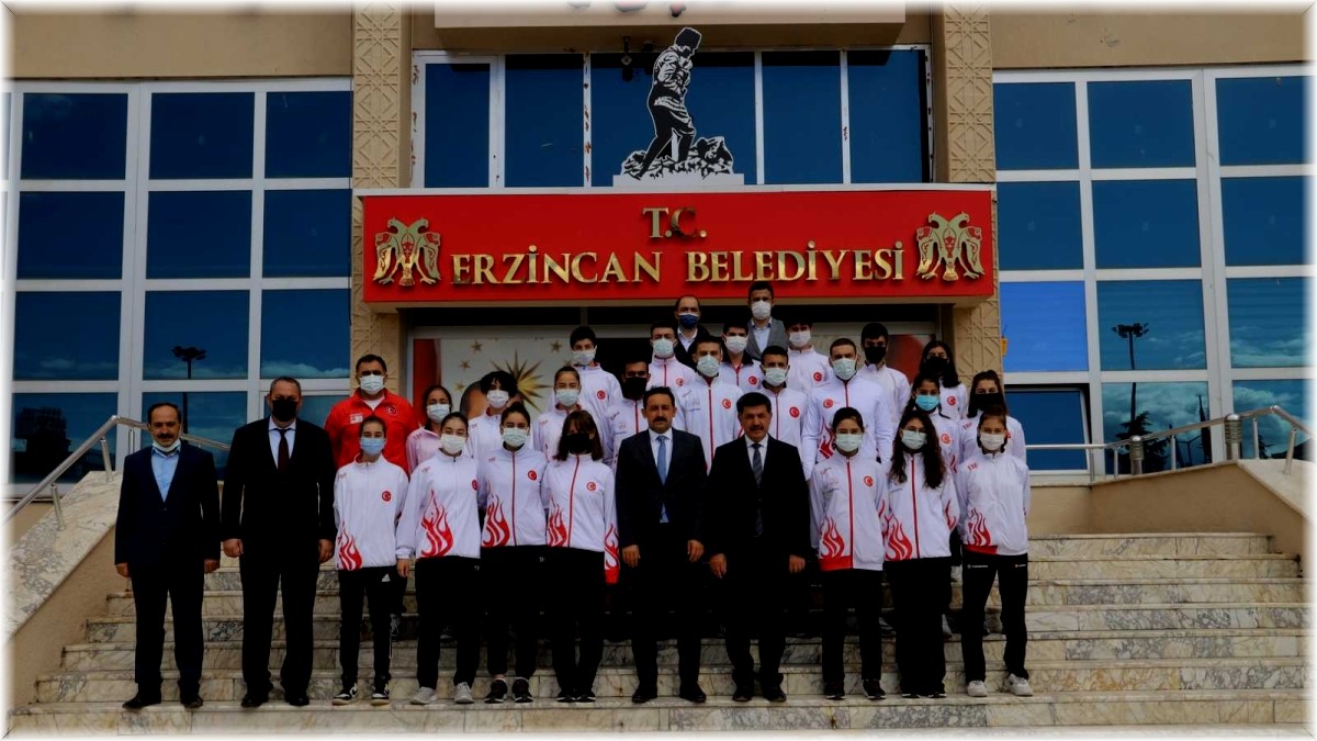 Başkan Aksun sporcuları ağırladı