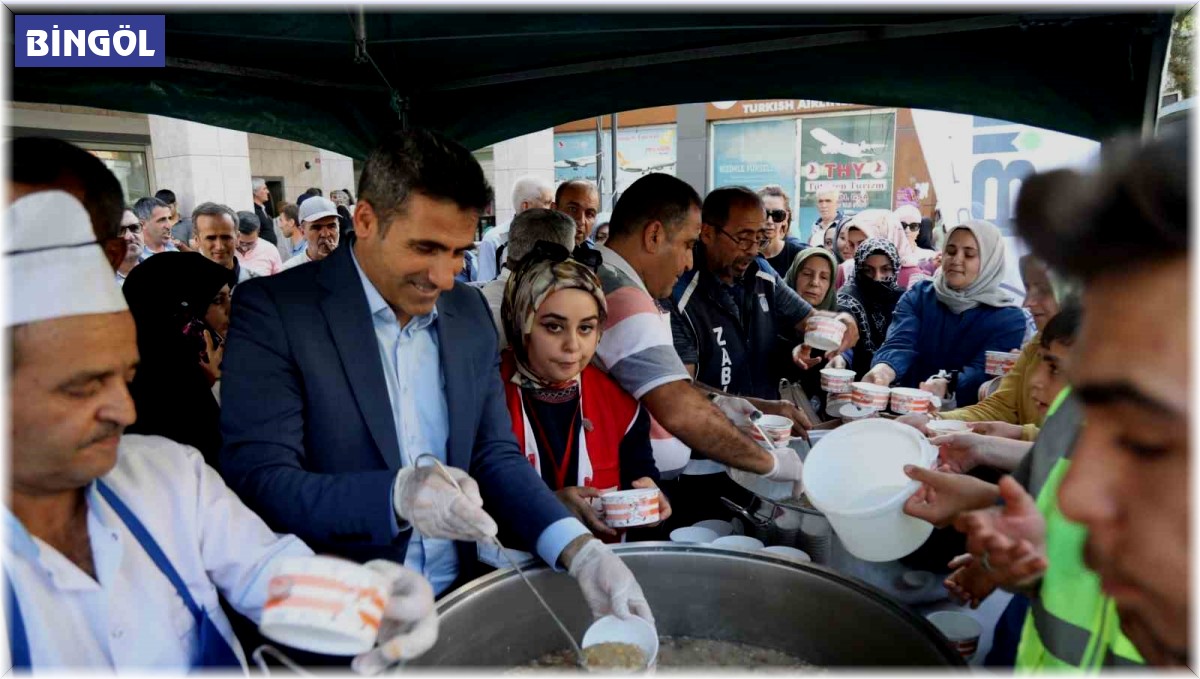 Başkan Arıkan'dan vatandaşlara aşure ikramı