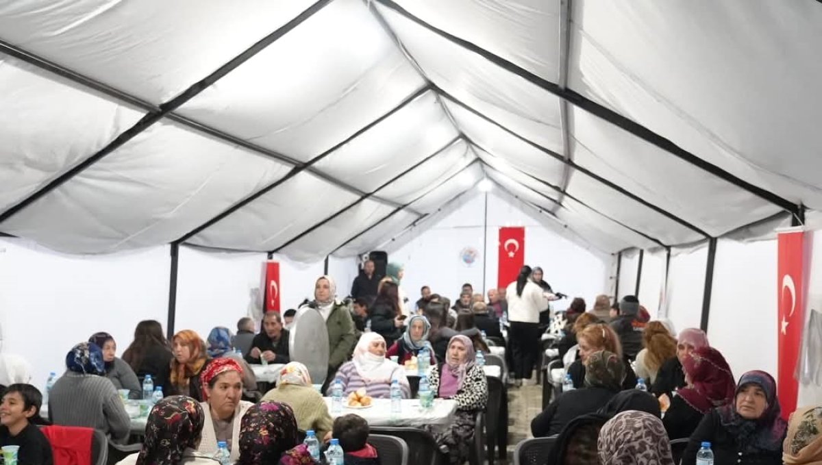 Başkan Bozkurt depremzedelerle iftarda buluştu