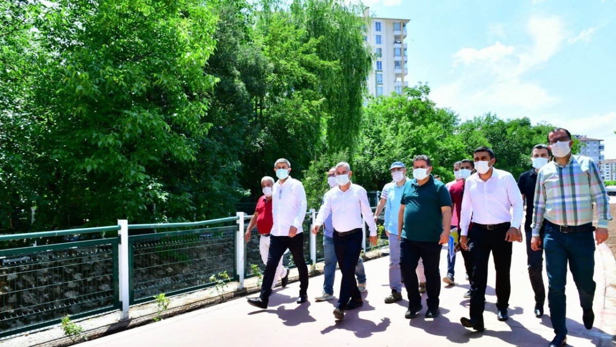Başkan Çınar, devam eden yeni sosyal yaşam alanını inceledi