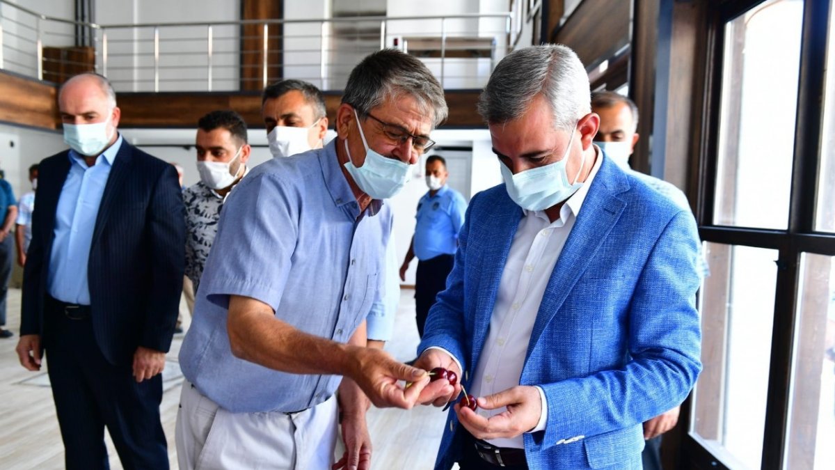 Başkan Çınar, 'en iyi kiraz' ve 'en iyi kiraz bahçesi' yarışmasının jüri heyetiyle bir araya geldi