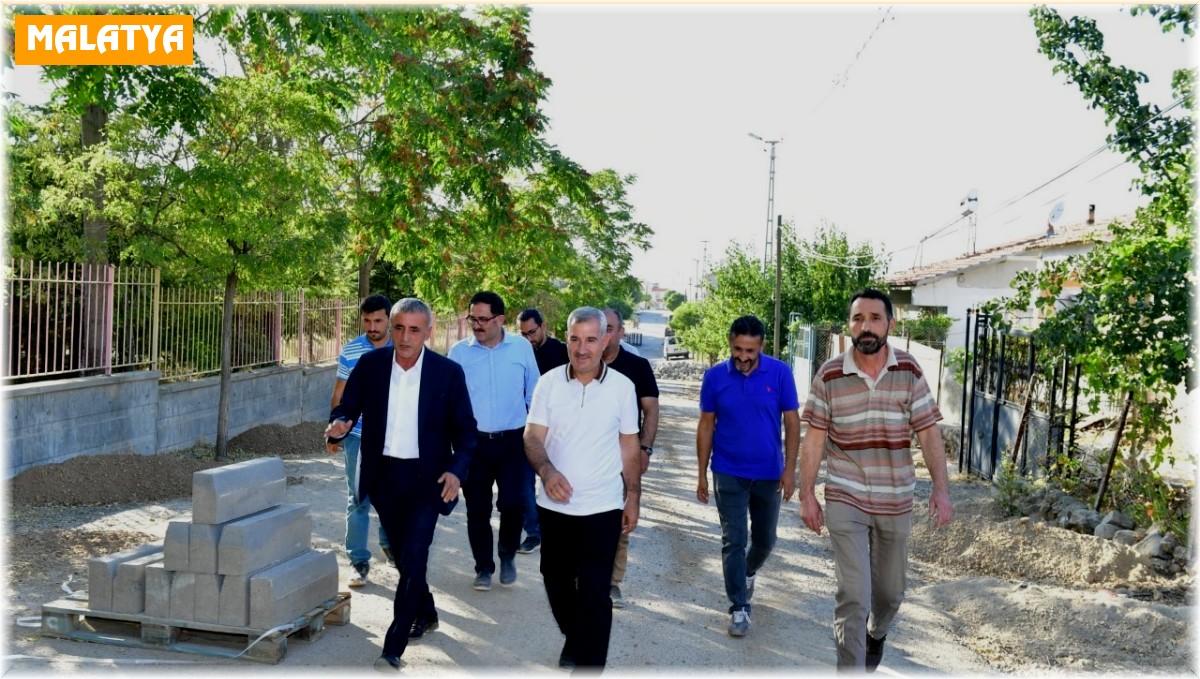 Başkan Çınar, kaldırım ve yol yenileme hizmetlerini inceledi