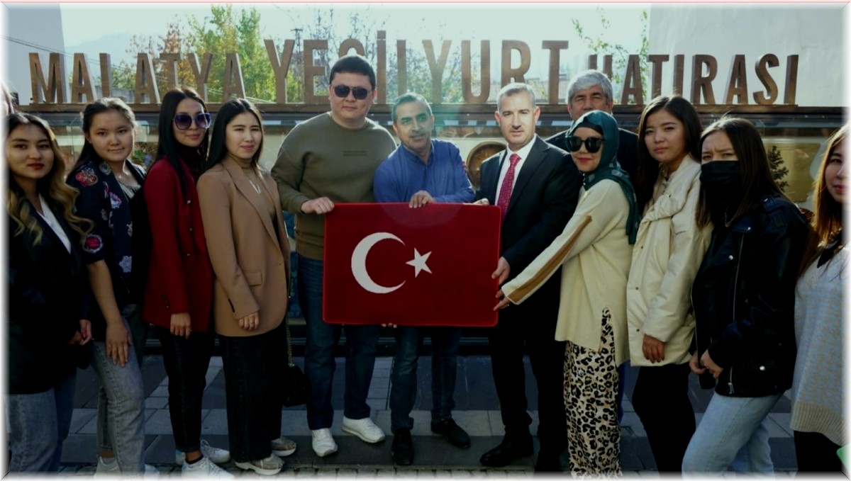 Başkan Çınar, Kazakistanlı akademisyen ve öğrencileri ağırladı