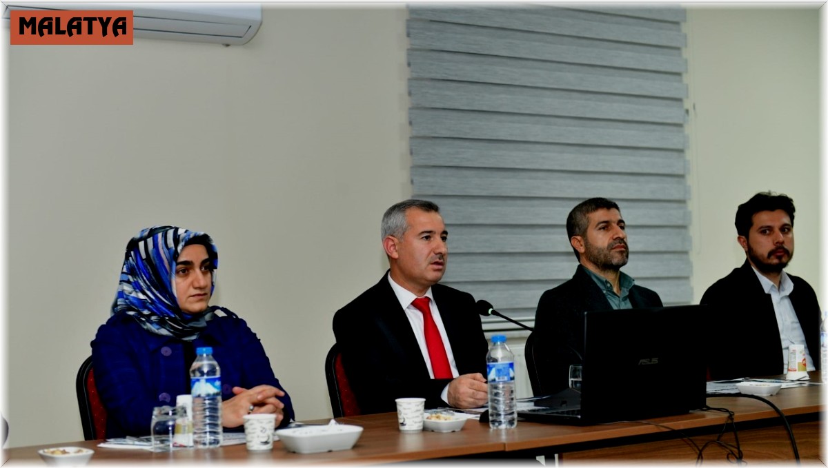 Başkan Çınar, partililere Yeşilyurt'u anlattı