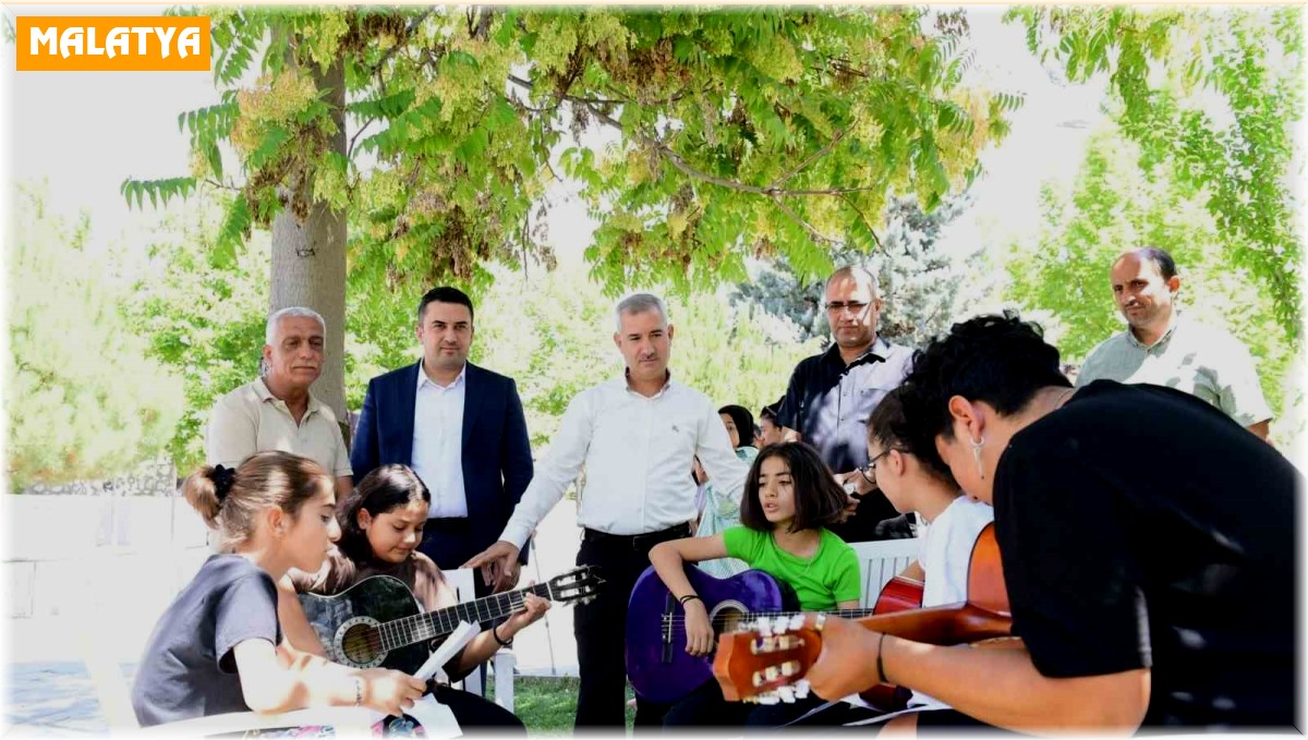Başkan Çınar, Şehit Ömer Halisdemir Gençlik Merkezi çalışmalarını inceledi