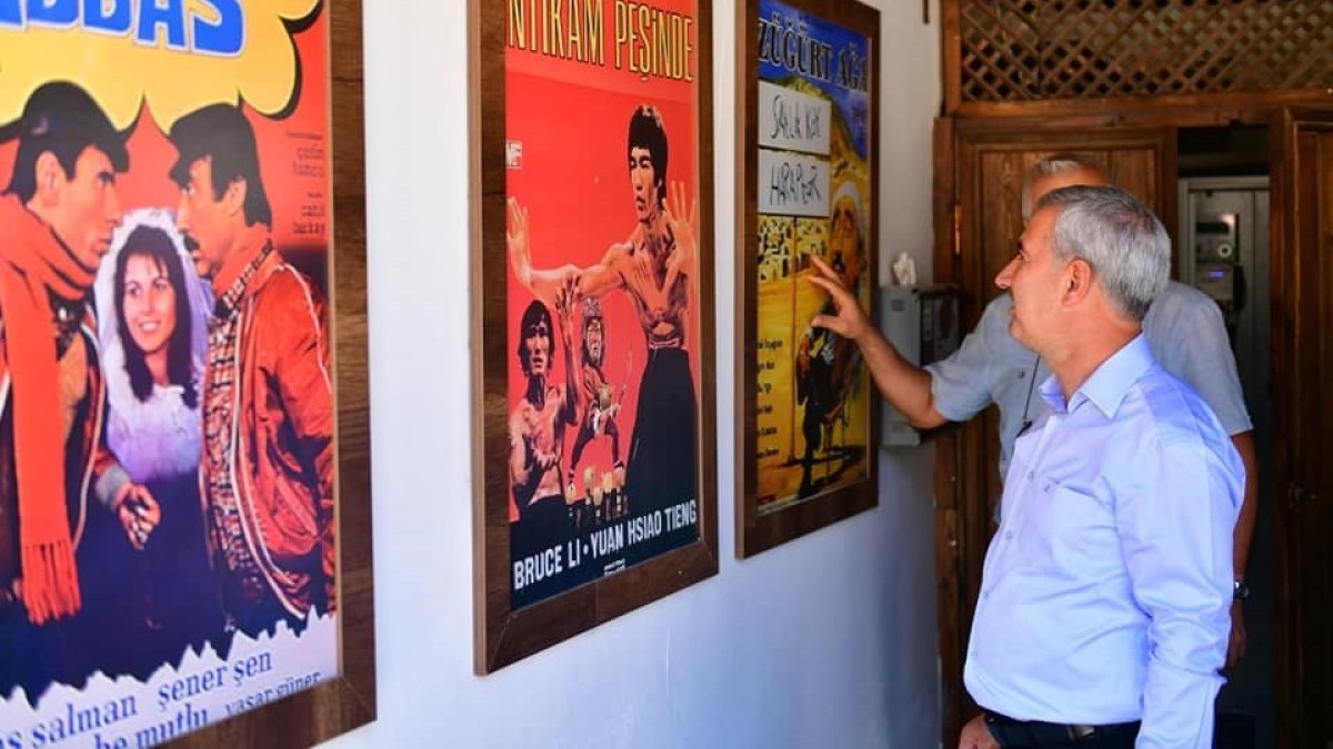 Başkan Çınar, Sinema Müzesi'nde incelemelerde bulundu