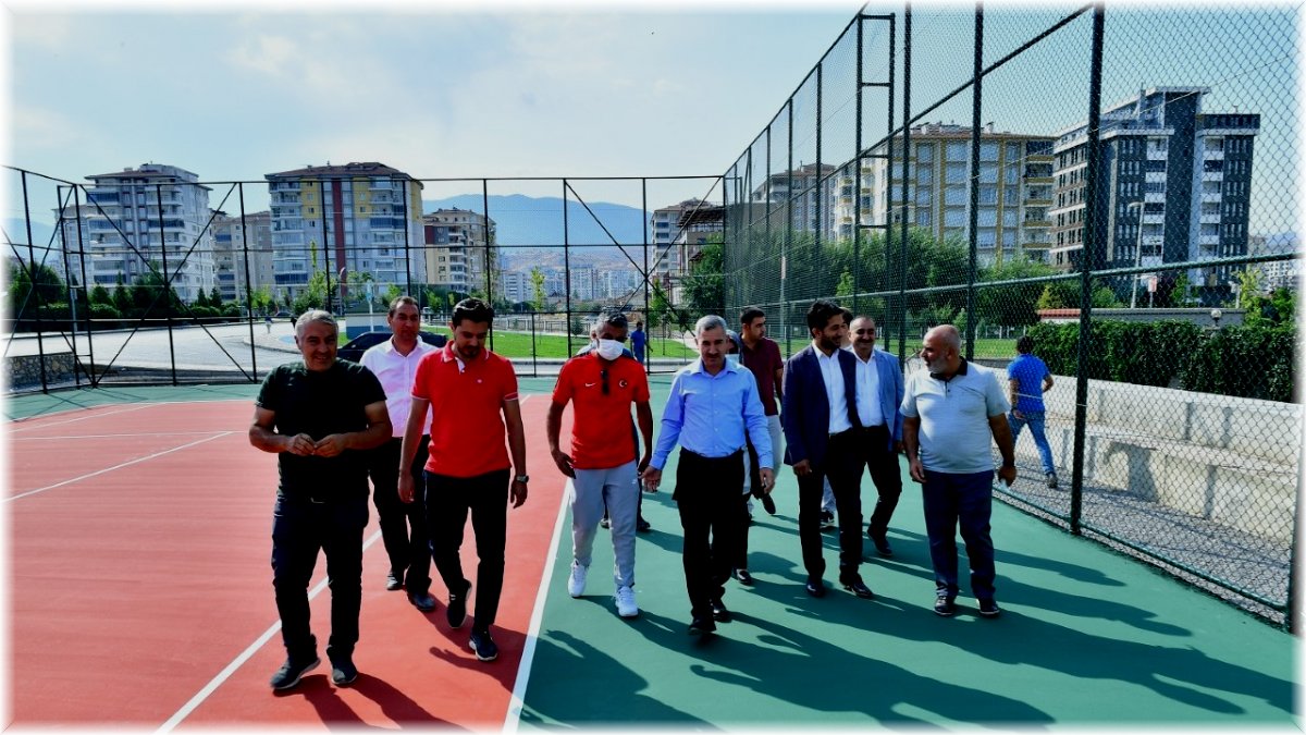 Başkan Çınar, spor tesislerini inceledi