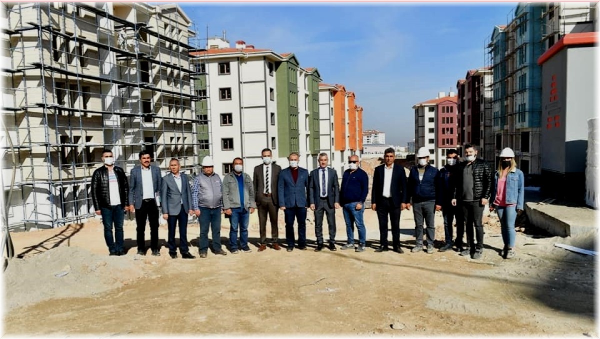 Başkan Çınar, Yakınca deprem konutlarını inceledi