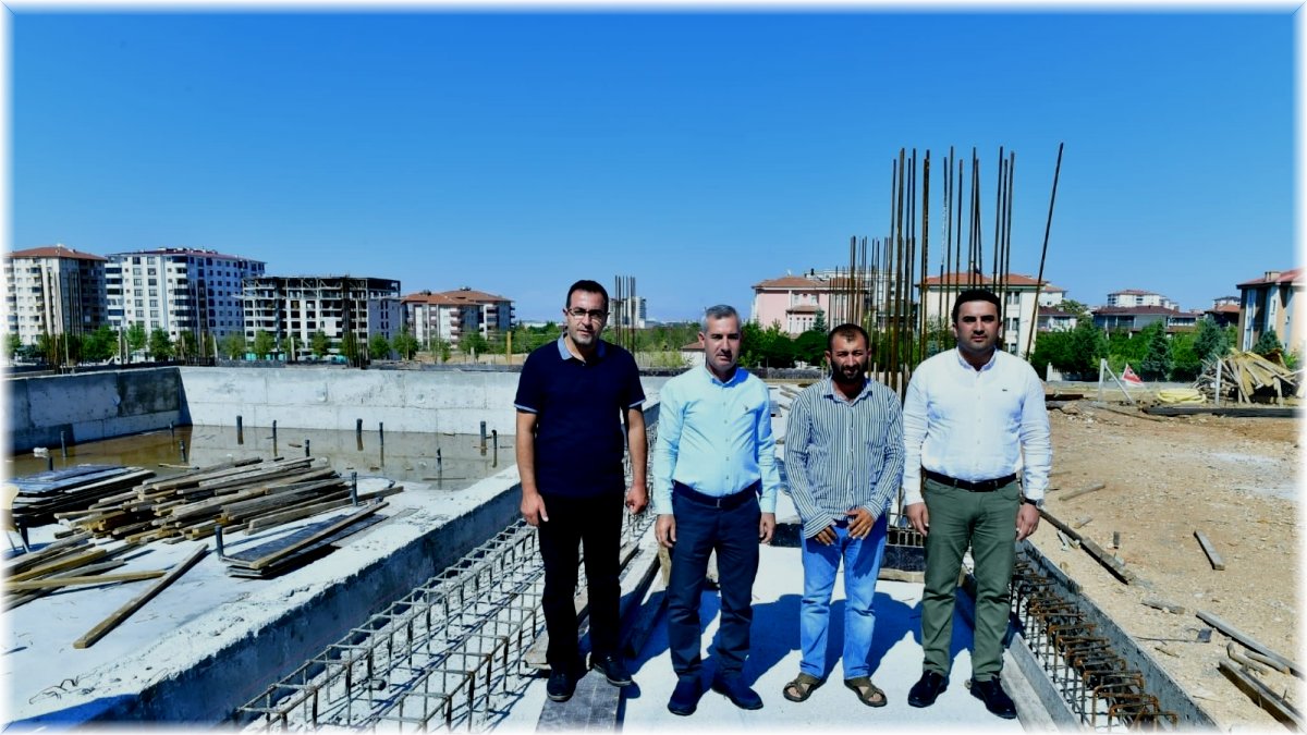 Başkan Çınar, Yakınca yarı olimpik yüzme havuzunun inşaatını inceledi