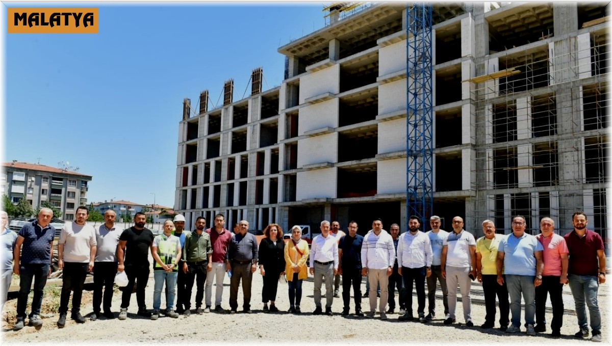 Başkan Çınar, yeni belediye hizmet binası inşaatında çalışan işçilerle bir araya geldi