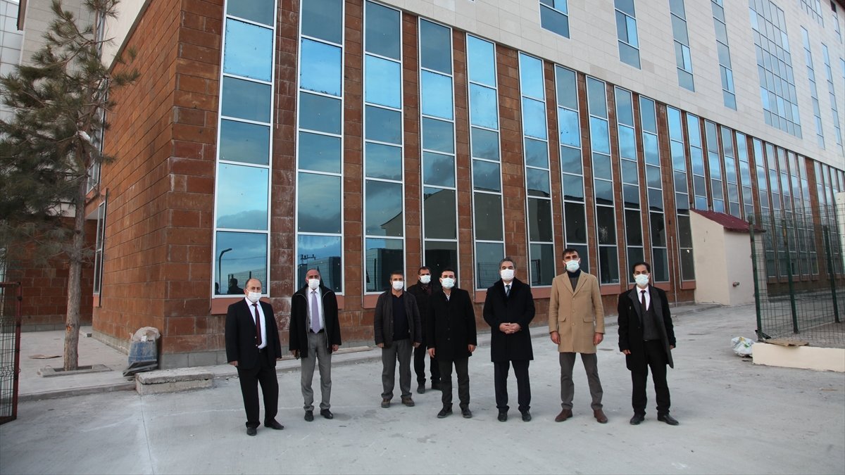 Başkan Çoban, yeni hastane binasında incelemelerde bulundu