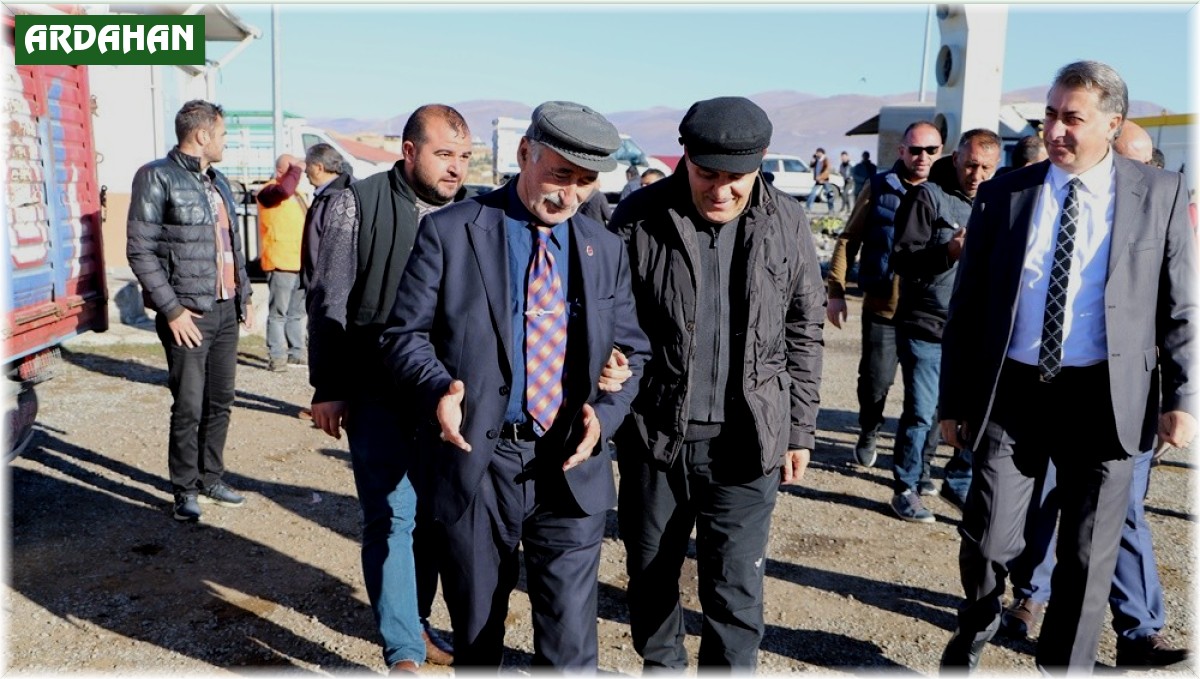 Başkan Demir'den hayvan pazarına ziyaret