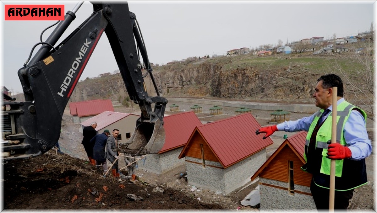 Başkan Demir, ekibiyle beraber sahaya indi